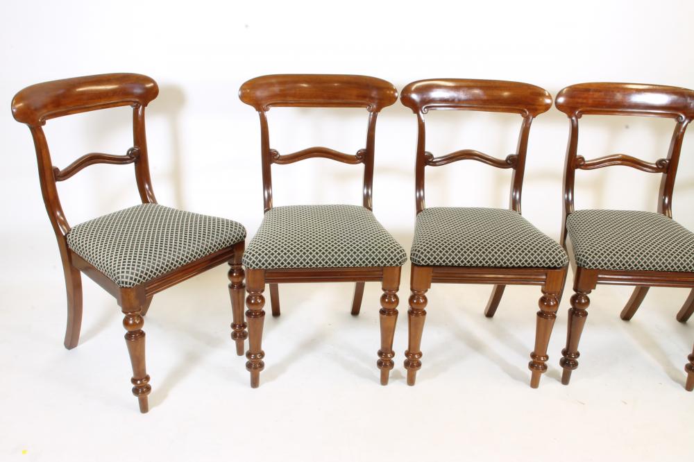 A VICTORIAN SET OF SIX MAHOGANY DINING CHAIRS Image