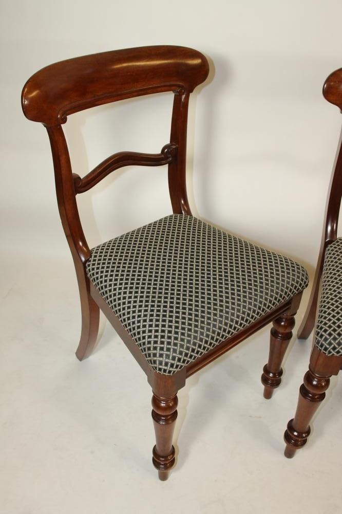 A VICTORIAN SET OF SIX MAHOGANY DINING CHAIRS Image
