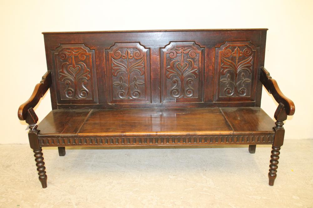 A LATE GEORGIAN OAK SETTLE Image