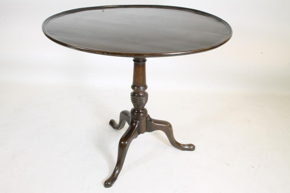 A GEORGIAN MAHOGANY TRIPOD TABLE Image