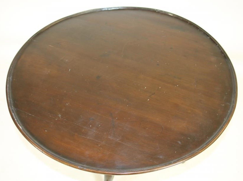 A GEORGIAN MAHOGANY TRIPOD TABLE Image