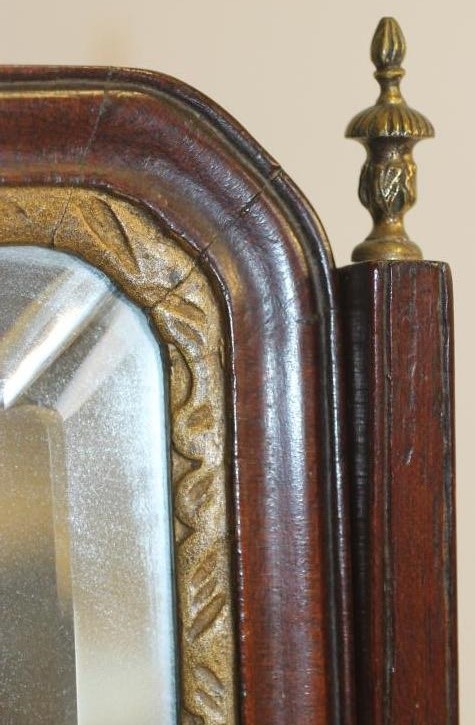 A SMALL GEORGIAN MAHOGANY TOILET MIRROR Image