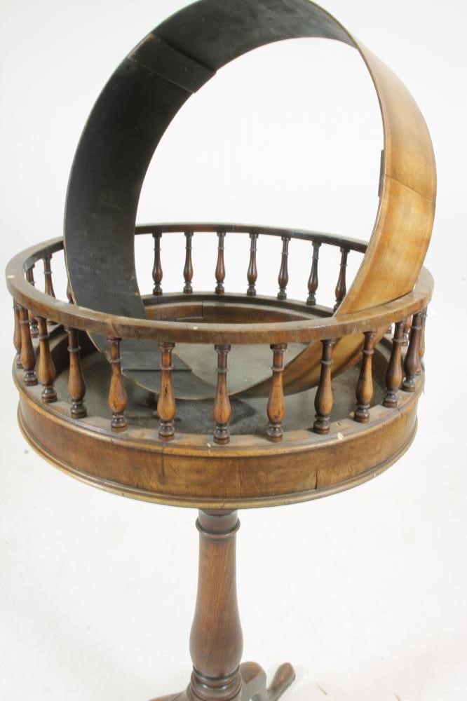 A GEORGIAN MAHOGANY JARDINIERE STAND Image