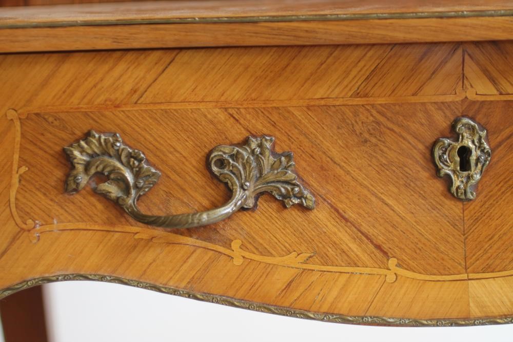 A NAPOLEON III BONHEUR DU JOUR Image