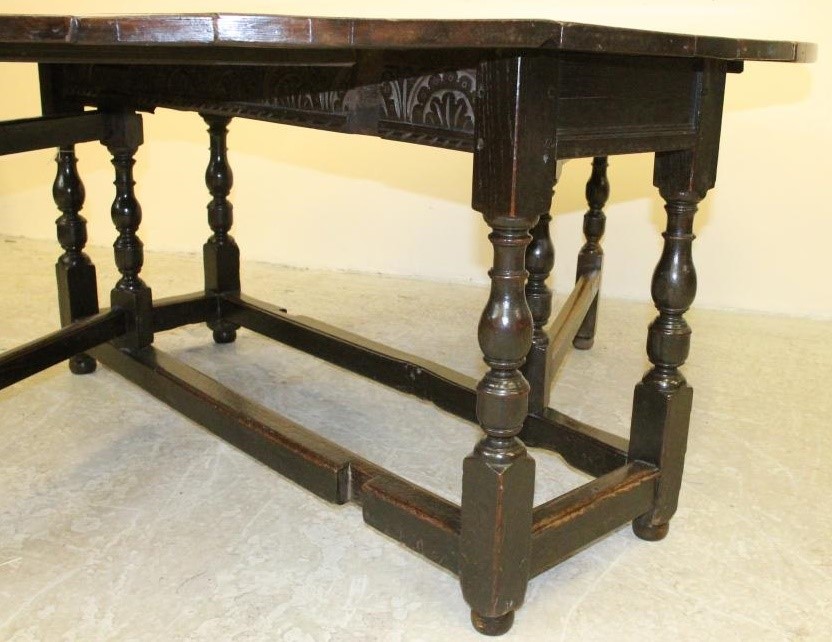 AN OAK GATELEG TABLE Image