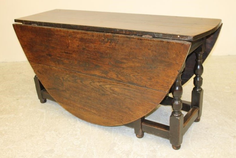 AN OAK GATELEG TABLE Image