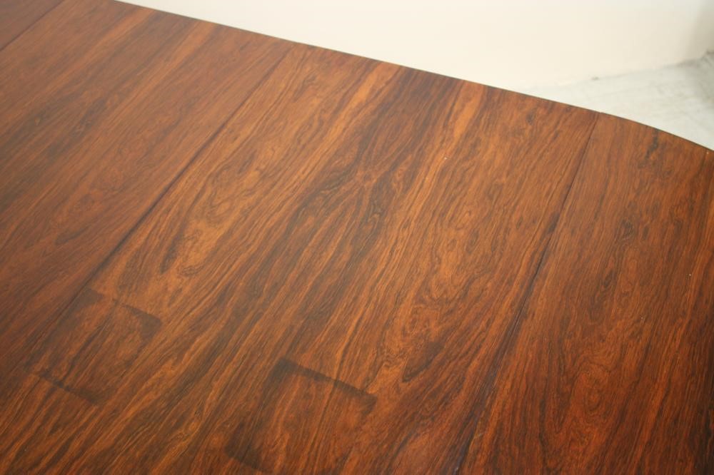 AN OAK GATELEG TABLE Image