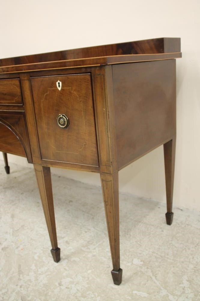 A GEORGIAN MAHOGANY SIDEBOARD Image