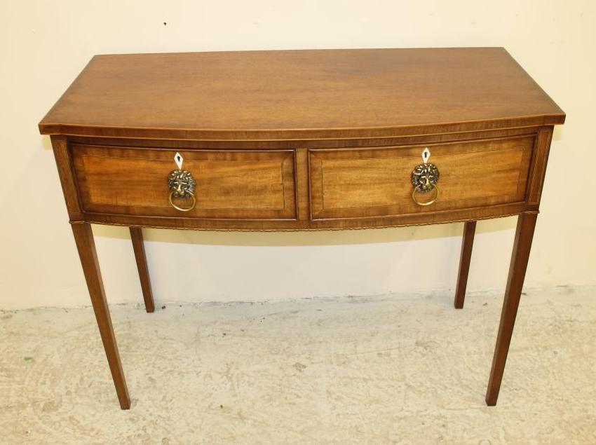 A MAHOGANY SIDE TABLE Image
