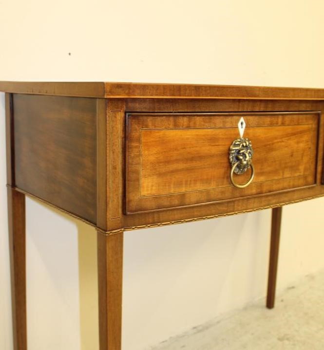 A MAHOGANY SIDE TABLE Image