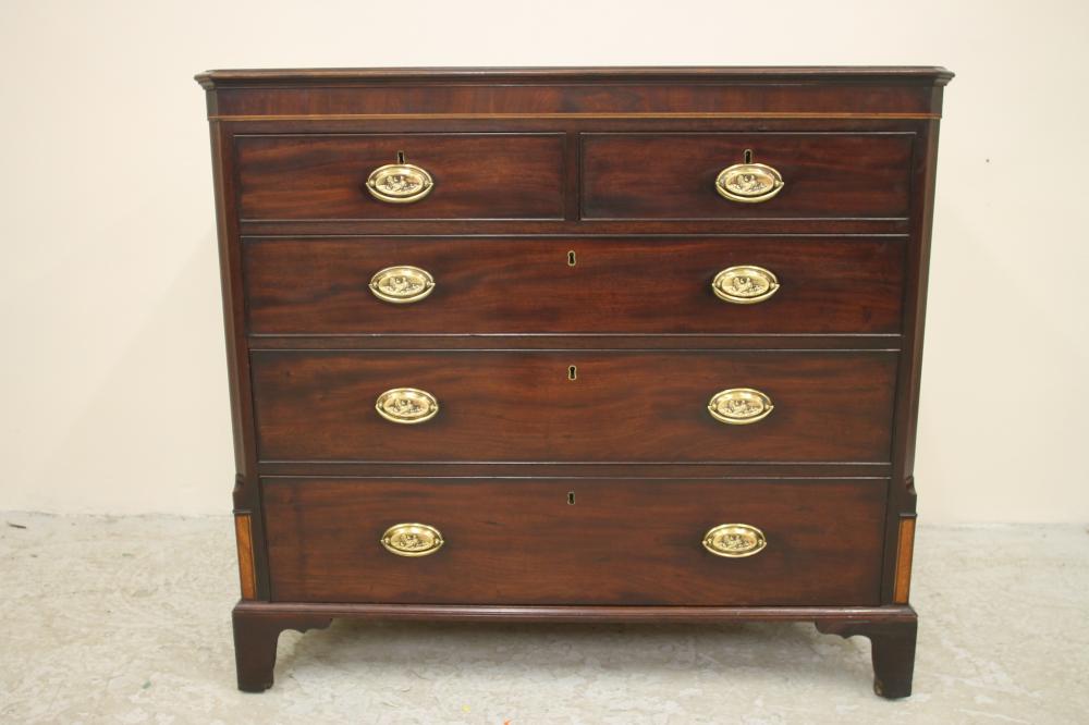 A GEORGIAN MAHOGANY CHEST Image