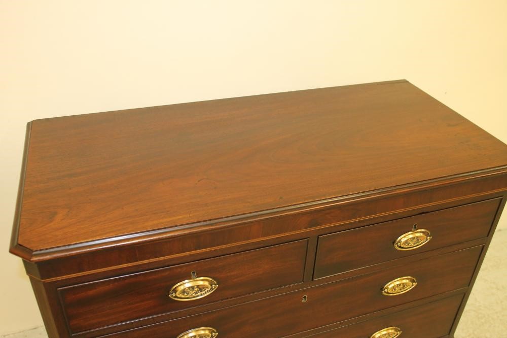 A GEORGIAN MAHOGANY CHEST Image