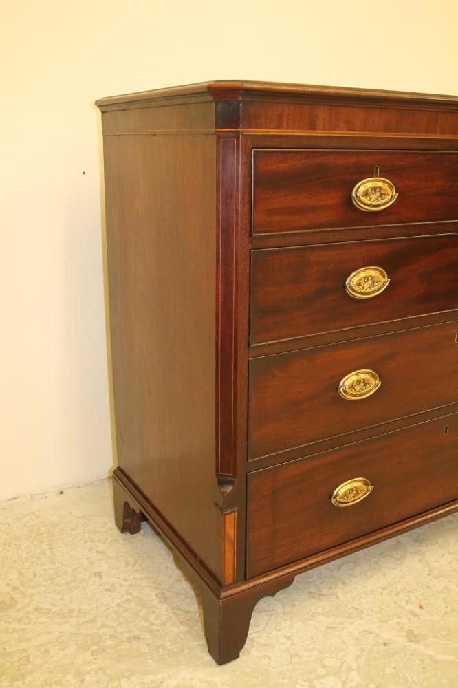 A GEORGIAN MAHOGANY CHEST Image