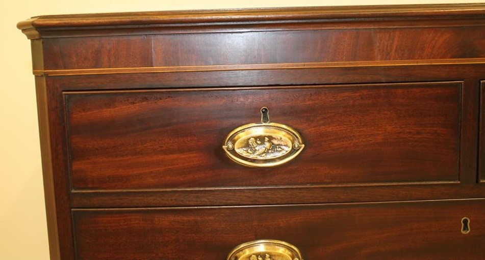 A GEORGIAN MAHOGANY CHEST Image