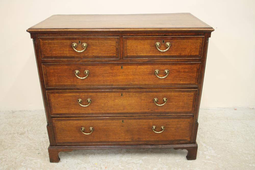 A GEORGIAN OAK AND MAHOGANY BANDED CHEST Image