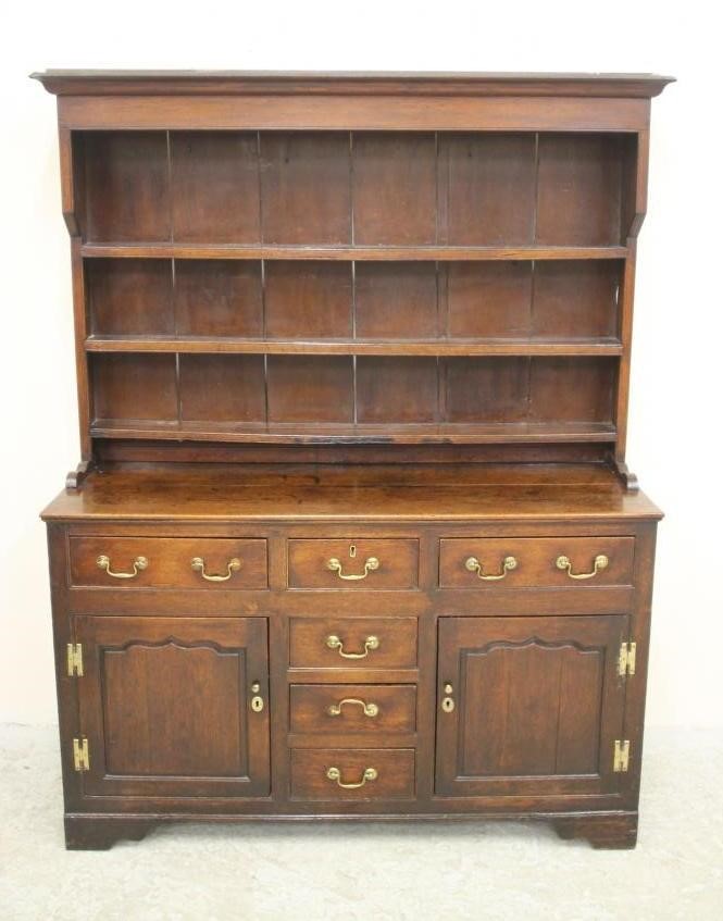 A GEORGIAN OAK ENCLOSED DRESSER Image