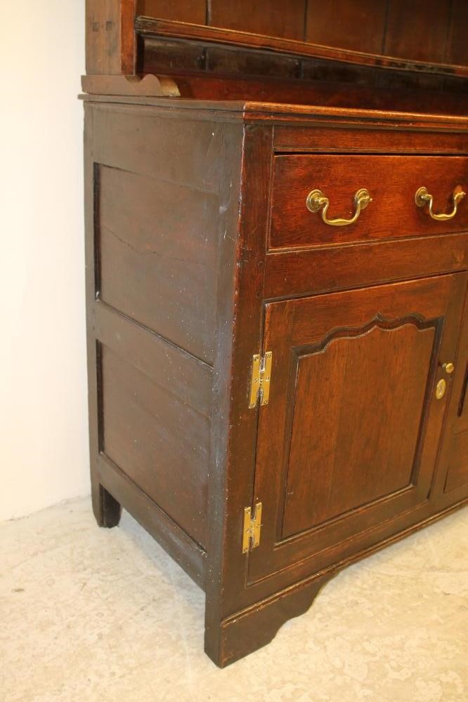 A GEORGIAN OAK ENCLOSED DRESSER Image