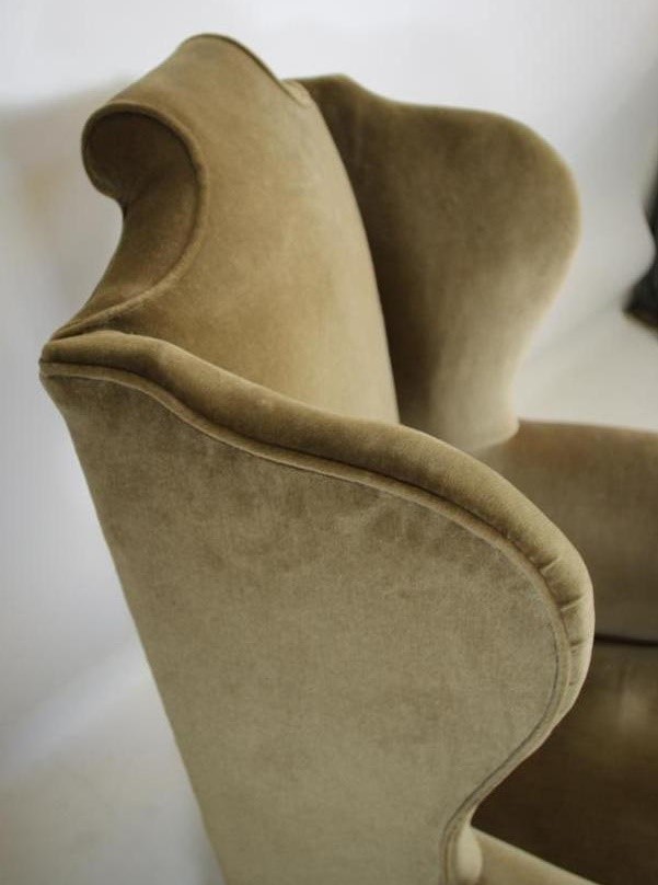 A GEORGIAN DESIGN MAHOGANY FRAMED WING ARMCHAIR Image