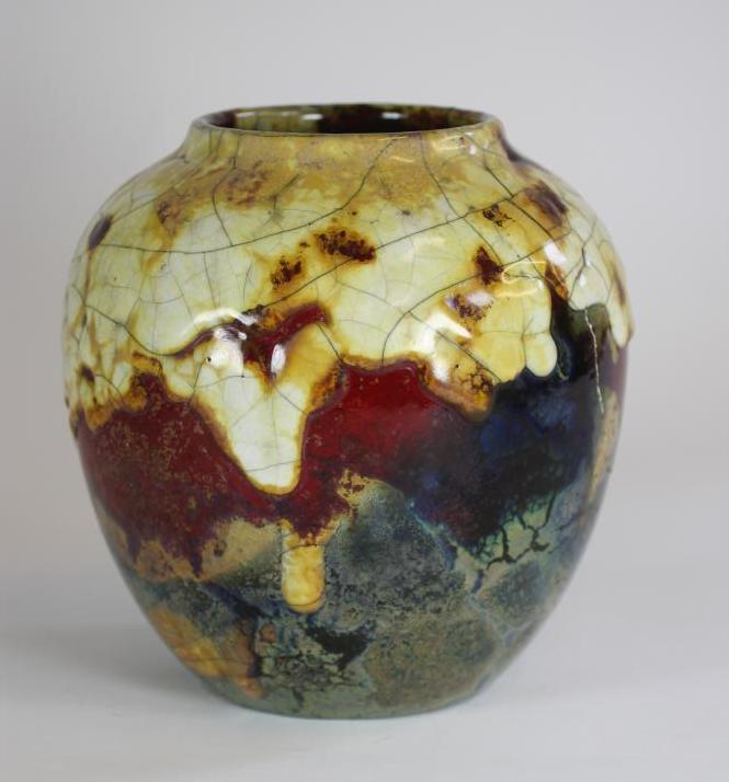 A ROYAL DOULTON CHANG VASE Image