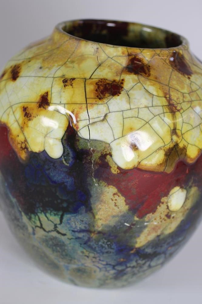 A ROYAL DOULTON CHANG VASE Image