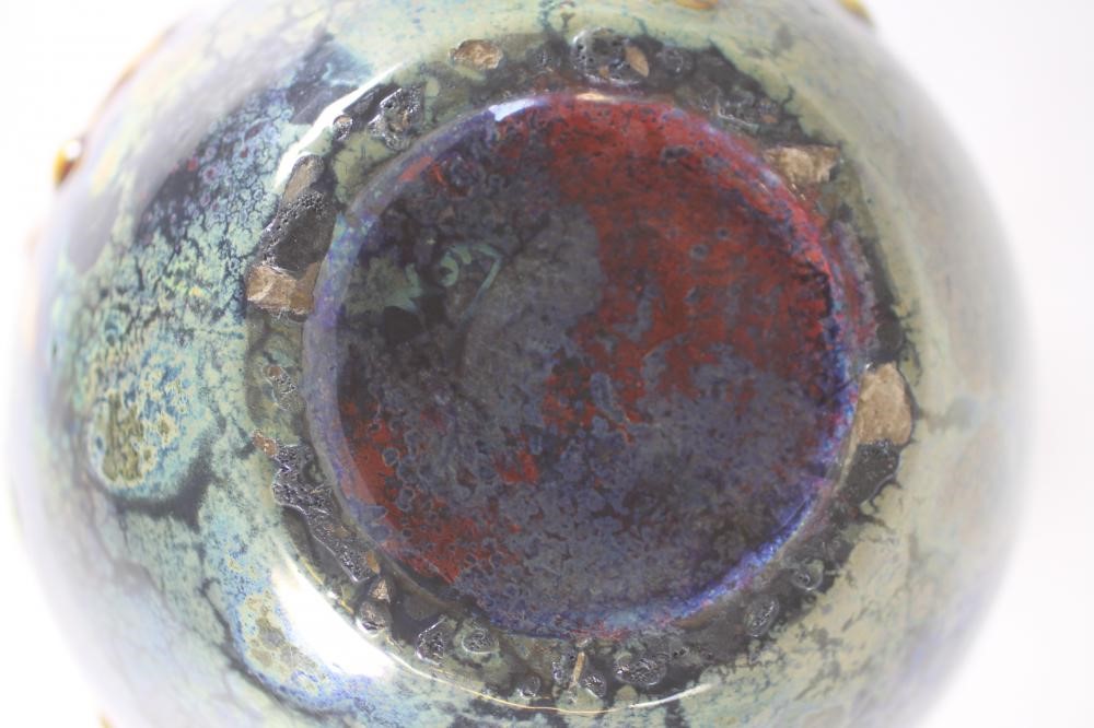 A ROYAL DOULTON CHANG VASE Image