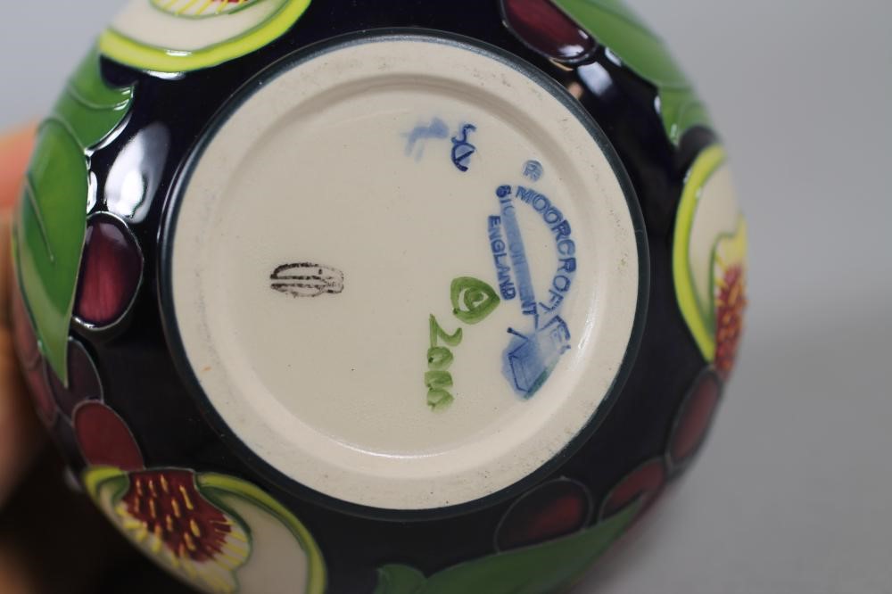 A MOORCROFT POTTERY VASE Image