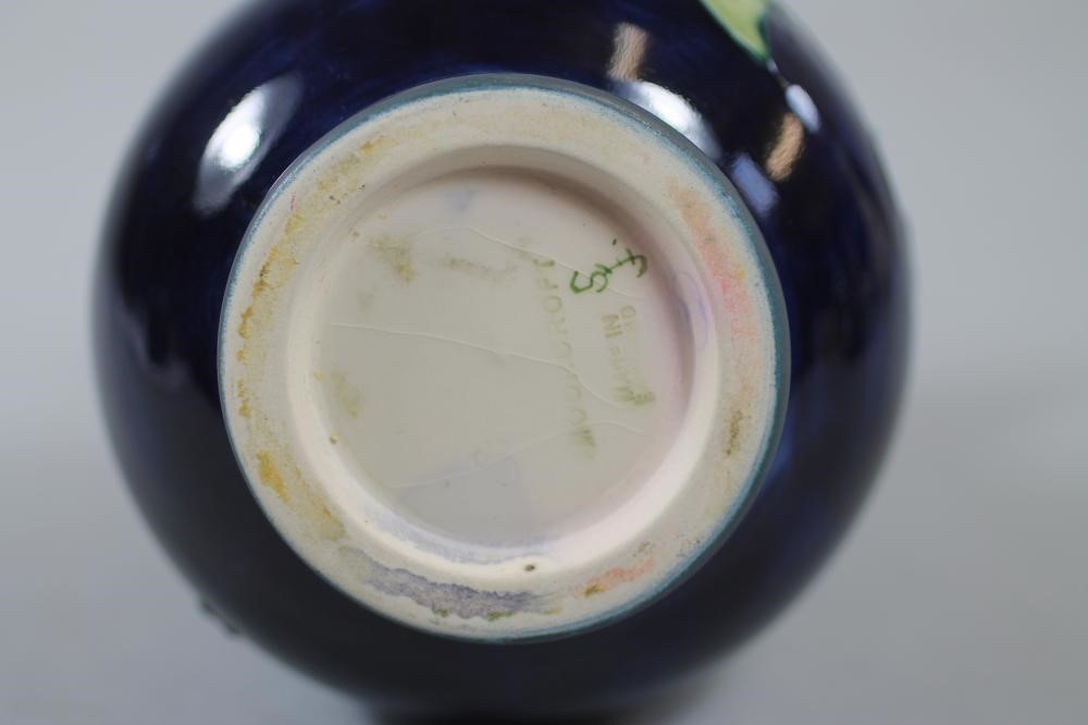 A MOORCROFT POTTERY VASE Image