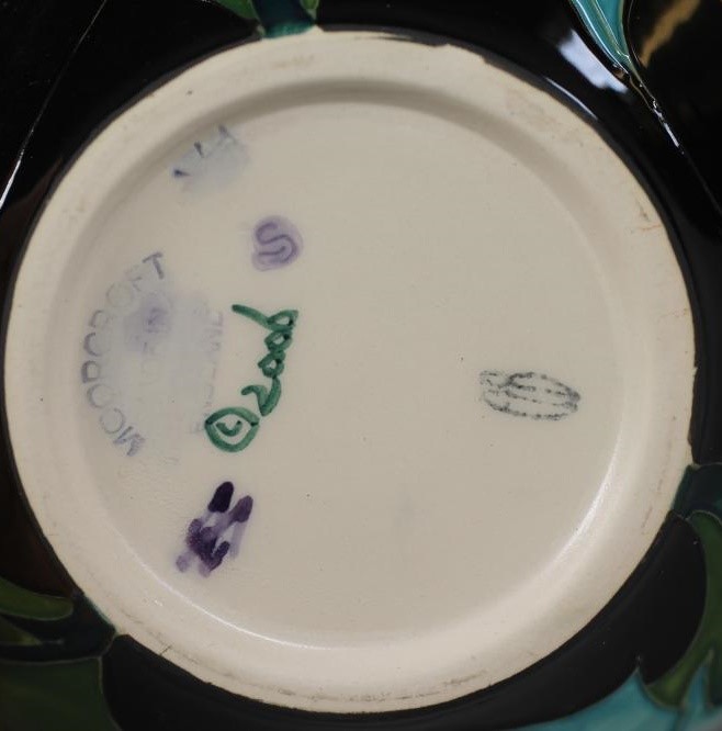 A MOORCROFT POTTERY VASE Image