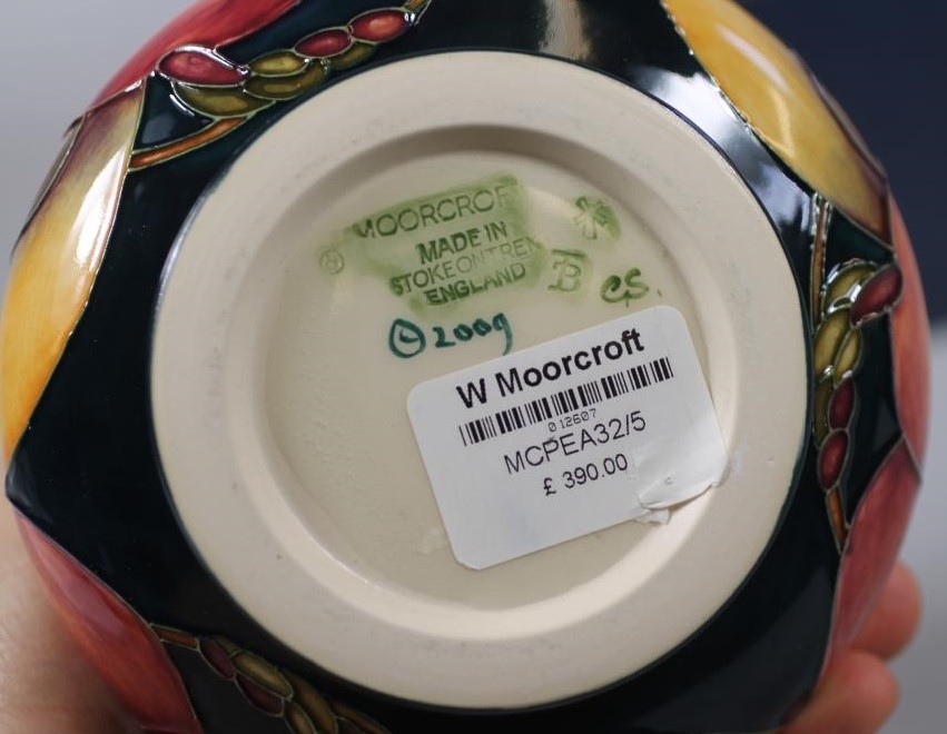 A MOORCROFT POTTERY VASE Image