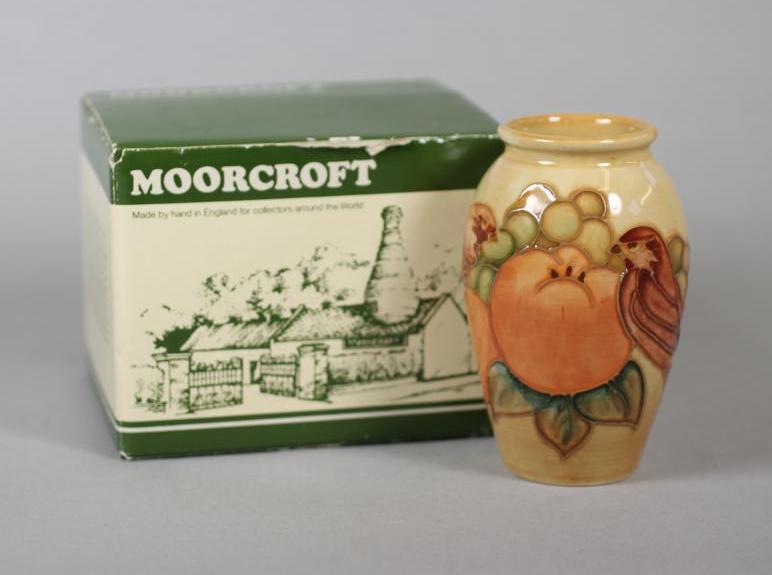 A MOORCROFT POTTERY SMALL VASE Image