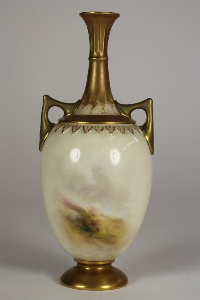A ROYAL WORCESTER CHINA VASE Image