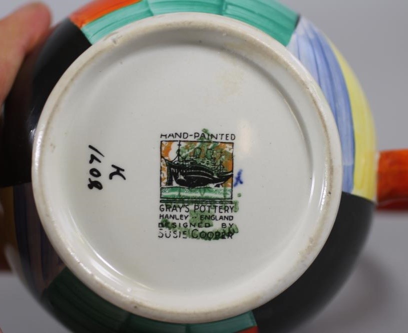 A GRAY'S POTTERY SUSIE COOPER JUG Image