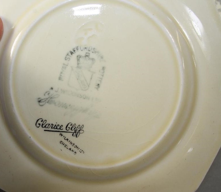 A CLARICE CLIFF NEWPORT POTTERY BIZARRE PLATE Image