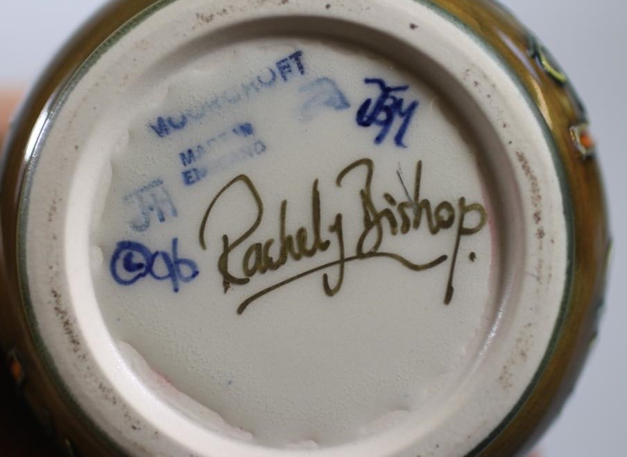 A MOORCROFT POTTERY VASE Image