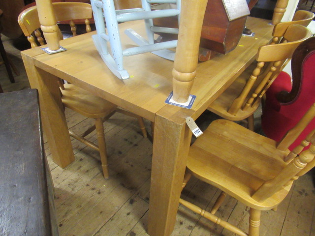 MODERN OAK DINING TABLE Image