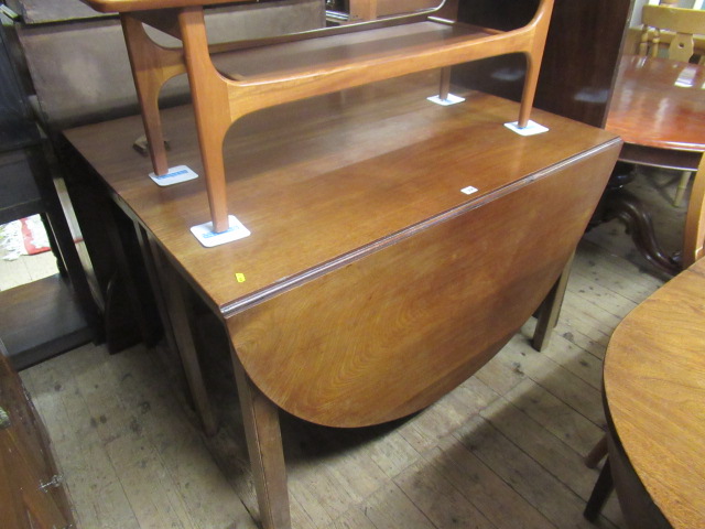 GEORGIAN MAHOGANY DINING TABLE Image