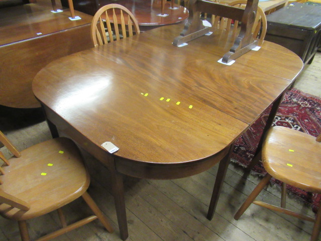 GEORGIAN MAHOGANY DINING TABLE WITH LEAF Image