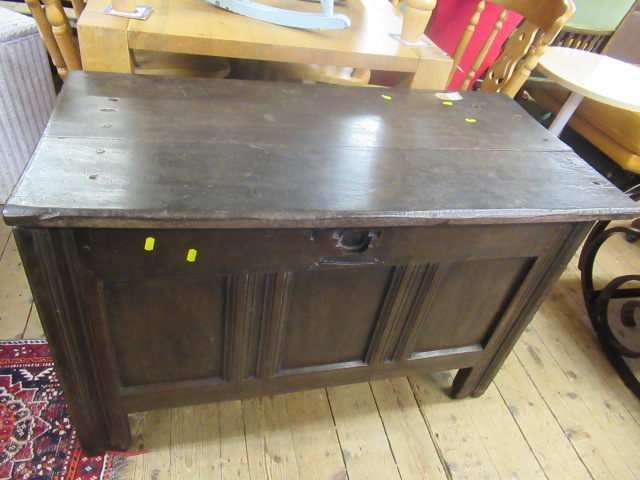 18TH CENTURY OAK KIST Image