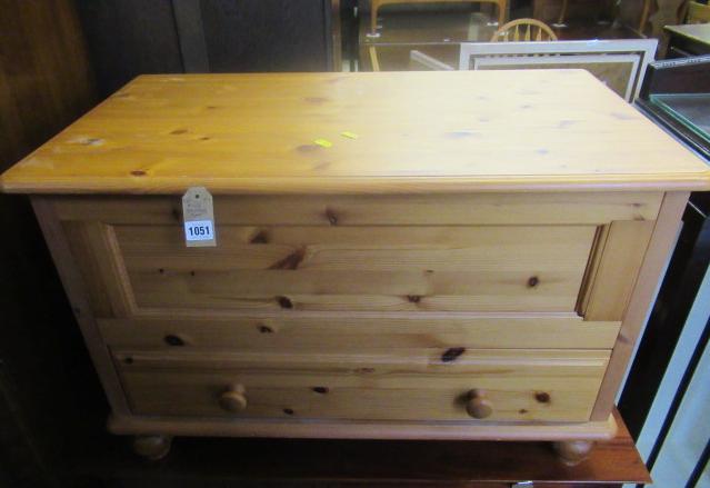 PINE BEDDING BOX Image