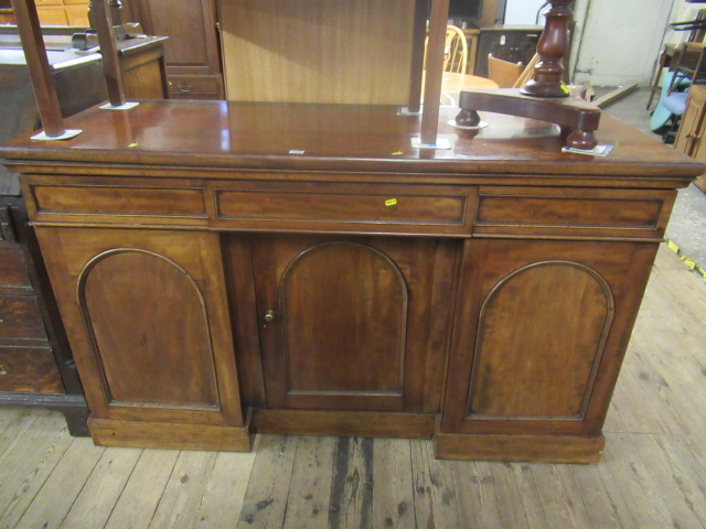 MAHOGANY SIDEBOARD Image