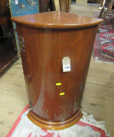 SMALL CORNER CABINET Image