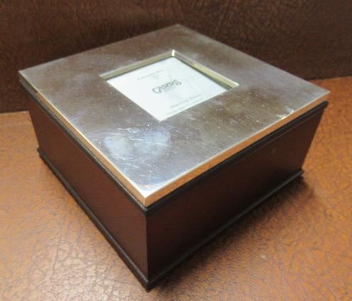 CARRS SILVER TOPPED TRINKET BOX Image