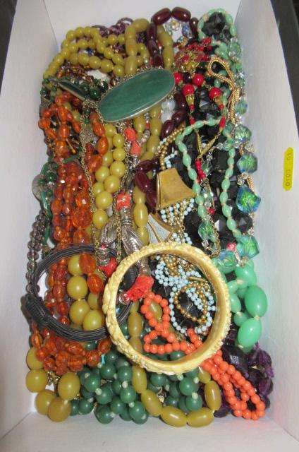 BOX OF COSTUME AND ANTIQUE JEWELLERY Image