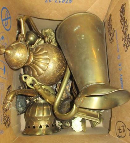 BOX OF BRASSWARE Image