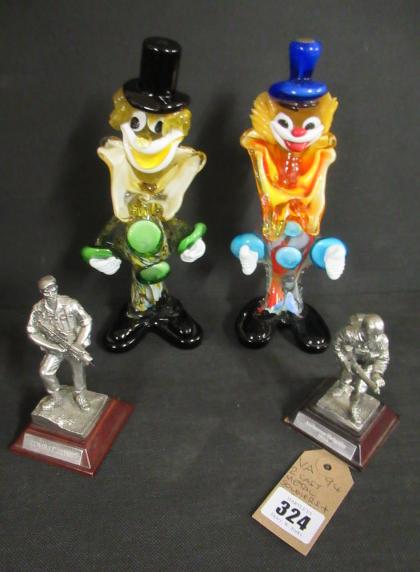TWO CAST METAL SOLDIERS AND TWO RETRO GLASS CLOWNS Image
