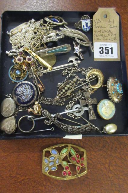 SMALL TRAY OF VINTAGE SILVER AND OTHER JEWELLERY  Image