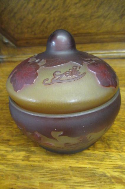 ART GLASS DISH AND COVER Image