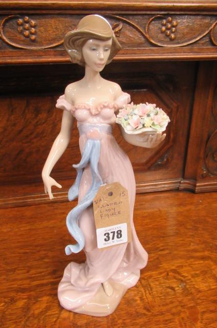 LLARDO LADY FIGURE Image