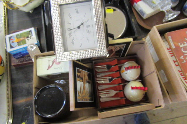 SMALL BOX OF MISCELLANEOUS INCLUDING CAKE FORKS Image