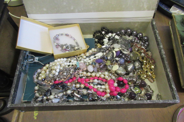 BOX OF COSTUME JEWELLERY Image